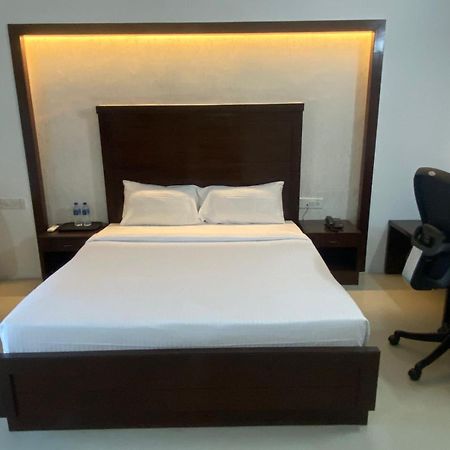 BNGV Mystic Premier Hotel Bangalore Zimmer foto