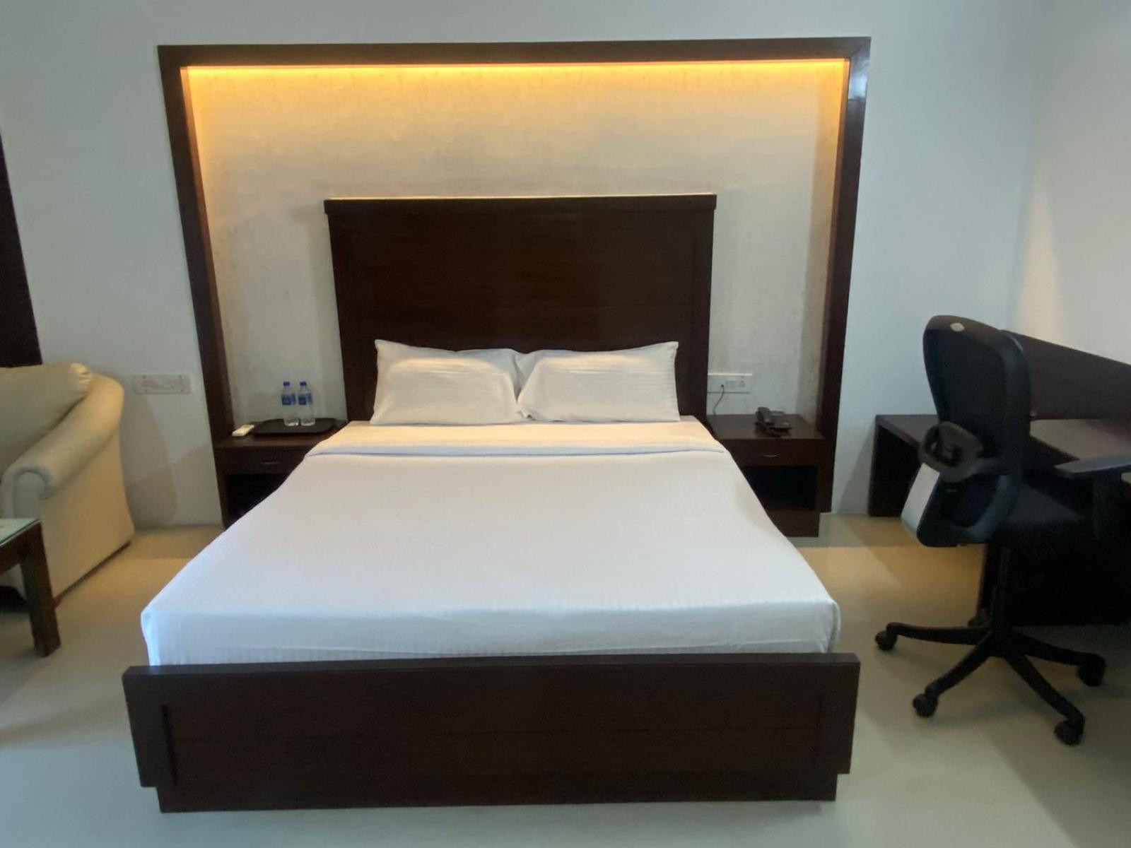 BNGV Mystic Premier Hotel Bangalore Zimmer foto